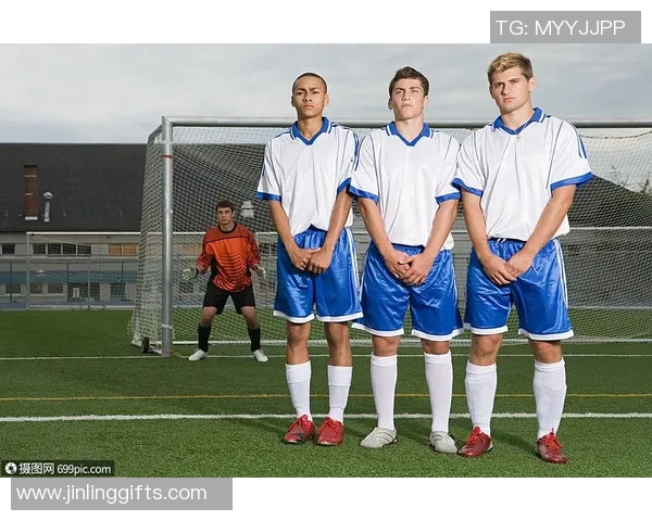 白人足球明星风采展示与精彩瞬间回顾的视觉盛宴